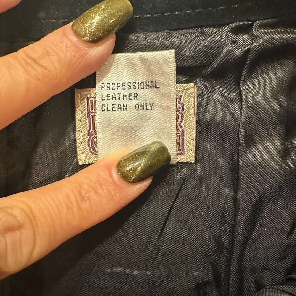 90s Leather Collection Black High Waisted Pleated Leather Short 11/12 - Picture 9 of 10